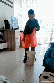 烧烤|搞笑GIF:去烧烤,再也不用担心点不着了