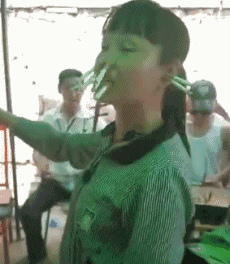 喇叭裤|搞笑GIF趣图：这种喇叭裤有多少80，90的回忆？