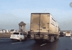 大哥|搞笑GIF: 大哥, 你这碰瓷也太拼了吧