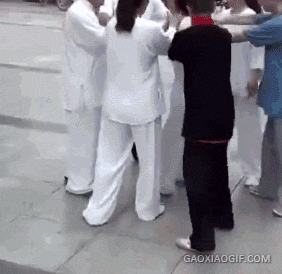 灯光师|搞笑GIF动图：灯光师！怎么不给新郎补光啊！