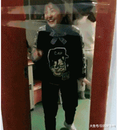 套路|GIF搞笑趣图:你以为我就没有看到你的套路吗?想着我没智商呢