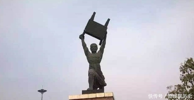 《史记·项羽本纪》记载了"籍八尺有余,力能扛鼎,才气过人,虽吴中子弟