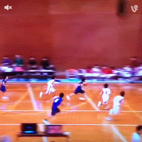 大哥|搞笑GIF：谁在地板上撒油了？