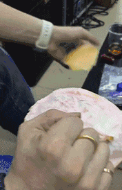 女友|GIF趣图: 我说她是我女友,你们会相信吗?