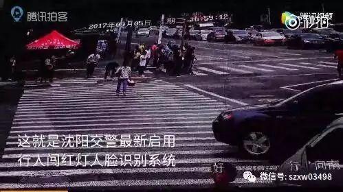 民警|笑喷！俩老太为1元钱，上演倒地闹剧：谁先起来谁吃亏！