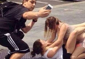 当年|爆笑GIF: 当年我也这样切菜的，现在就剩下一只手