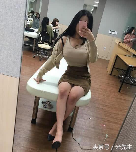 表弟|搞笑段子：学姐拍照就拍照能不能注意地方，那么多同学呢