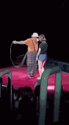 考试|搞笑gif趣图：这正开车呢？你能不能老老实实啊！