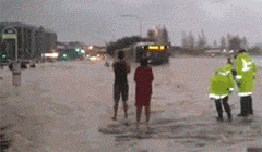 兄弟|搞笑GIF趣图:妹纸你这是练的什么神功?好腰力!