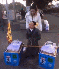 老实|搞笑GIF: 老实交代, 是不是你爸让你这么做的