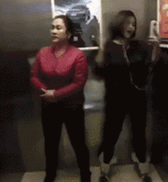 妹子|搞笑GIF趣图：小姐姐拍拍证件照片 方法独特啊！