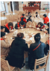 转盘|搞笑GIF趣图：没有转盘桌子，我们也很无奈哦