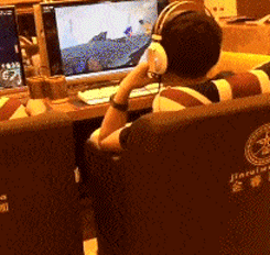 加菲猫|搞笑gif：加菲猫，你在偷看什么