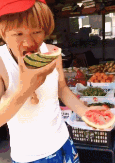 公鸡|搞笑GIF:每个男人都有爱心的