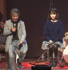 后坐力|搞笑GIF：这可是亲妈，亲的啊！爱吃手的习惯只能这样对付你了！