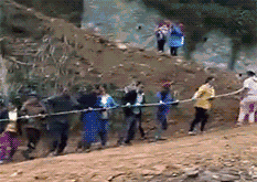 大哥|搞笑GIF趣图:请问,你把车停进去了,然后怎么出来?