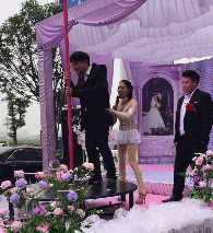 未婚夫|搞笑GIF：新娘能不折磨我了吗，你的未婚夫还在在边上