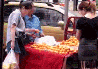 秃头|搞笑GIF：这样放摩托，应该没有人能偷走了吧