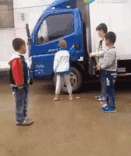 瓜子脸|搞笑GIF:确实是瓜子脸啊,西瓜子也是瓜子啊~