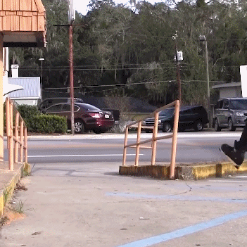 箱子|搞笑GIF:箱子失控,然后继续翻车