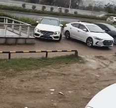 大爷|搞笑gif趣图:雨刷器摆动的一瞬间,我明白了这是何人所为,八成又是女司机了