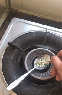 王者|搞笑GIF:你点根火柴也比用余温来的强吧?