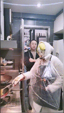 只要功夫深|搞笑GIF：姑娘，你这个办法不错！走的有点快了！慢点！