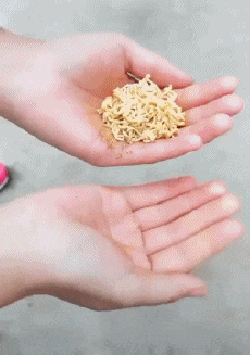 动作|搞笑动态图GIF: 看懂这个动作的人,估计都老了吧。