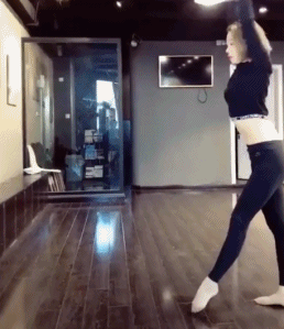 拔罐|搞笑GIF:我爸喝多了，一把鼻涕一把泪的哭诉他儿子不