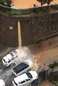 个人|哥们你开慢点！你没发觉后面掉下一个人吗？