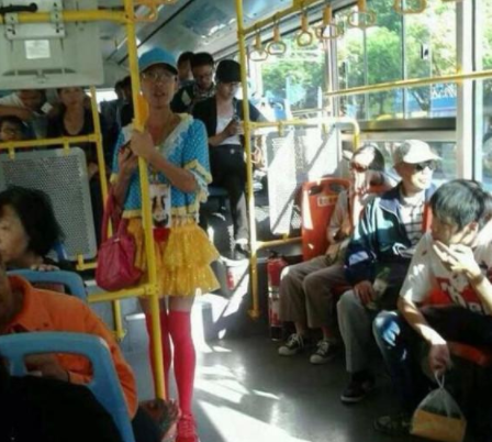 阿姨|搞笑段子：公司的清洁阿姨病了，两天没来上班