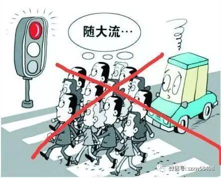 民警|笑喷！俩老太为1元钱，上演倒地闹剧：谁先起来谁吃亏！