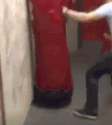 小可爱|搞笑gif:难道我不会躲?我又不傻!~