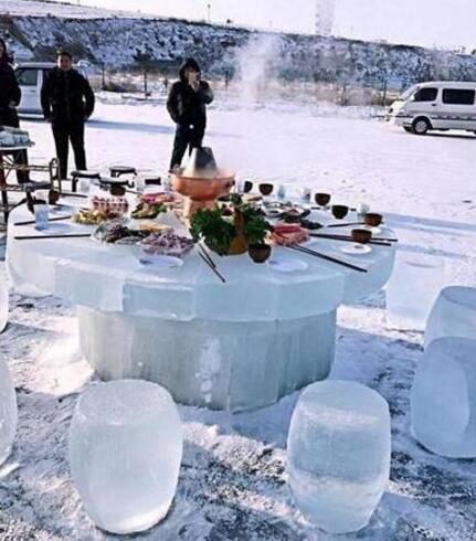 妹子|姑娘，你穿成这样出门，不怕衣服会掉下来