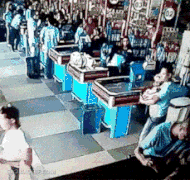 大哥|搞笑GIF: 大哥, 你这碰瓷也太拼了吧