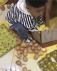 亲热|搞笑GIF：这就是女朋友生气，而你又想亲热时的场景