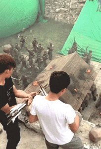 晶体|搞笑GIF：原来攻城是这么拍出来的