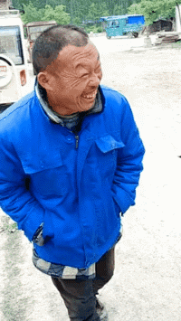 彩礼|搞笑GIF:花同样的彩礼，选了个最大号的，还是兄弟厉害