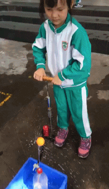 店家|搞笑GIF: ?店家你的包子不太正宗啊, 你看狗都舍不得走