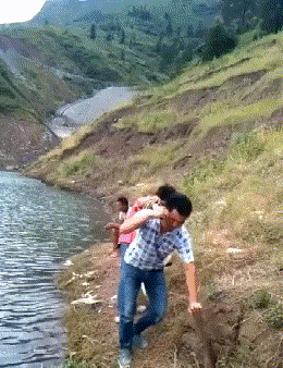 重点|搞笑GIF： 一天就钓上来这么一条鱼，能不庄重点么