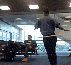 叔叔|GIF段子:妈妈,叔叔把我车玩坏了