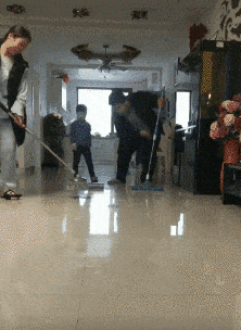 妹子|搞笑GIF：男人的快乐真的很简单