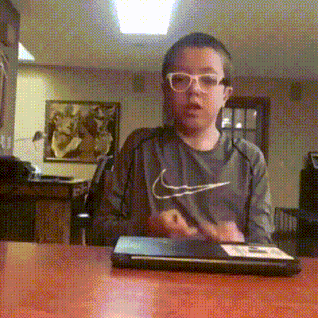 姑娘|搞笑GIF: 姑娘的这招是传说的中的无敌抽筋腿吧