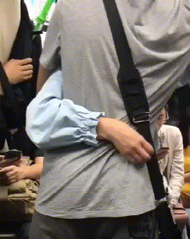 皮都|搞笑GIF：一直以来我都以为，饺子皮都是擀出来的