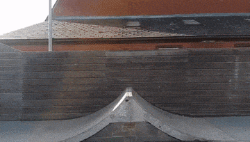 拐弯|搞笑GIF: 如果人的腿不能拐弯, 走路会时是什么样