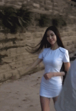 妹子|搞笑GIF：妹子的功力好深厚