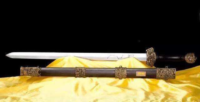 尚方宝剑尚方剑是指中国古代皇帝收藏在"尚方"的剑,在汉代称"尚方斩马