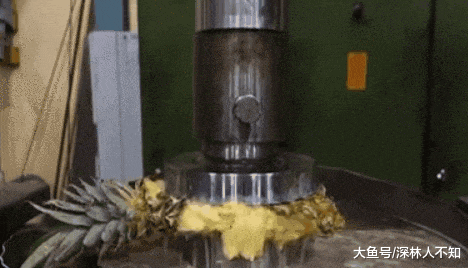 爆炸|GIF趣图: 这播的什么音乐,难听到爆炸