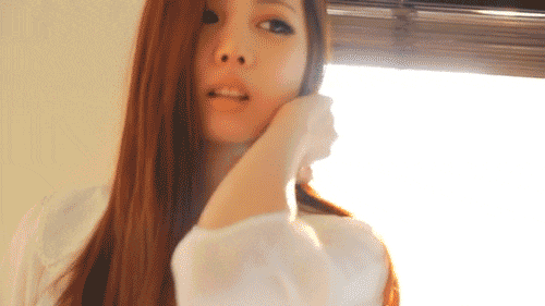 大姐|搞笑GIF: 大姐, 还是你这种方式下楼梯快啊。