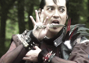 强扭的瓜不甜|搞笑GIF:虽说强扭的瓜不甜,但老娘只要把它扭下来我就开心了